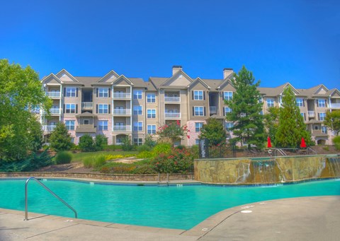 Luxury Apartments in Lithonia| Wesley Kensington Apartments | Sparkling Pool